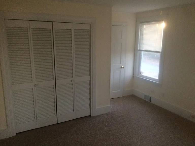 bed 2 closets