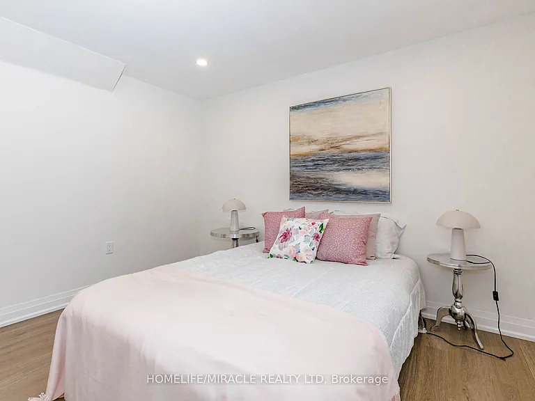 563 Taplow Cres — Photo 43