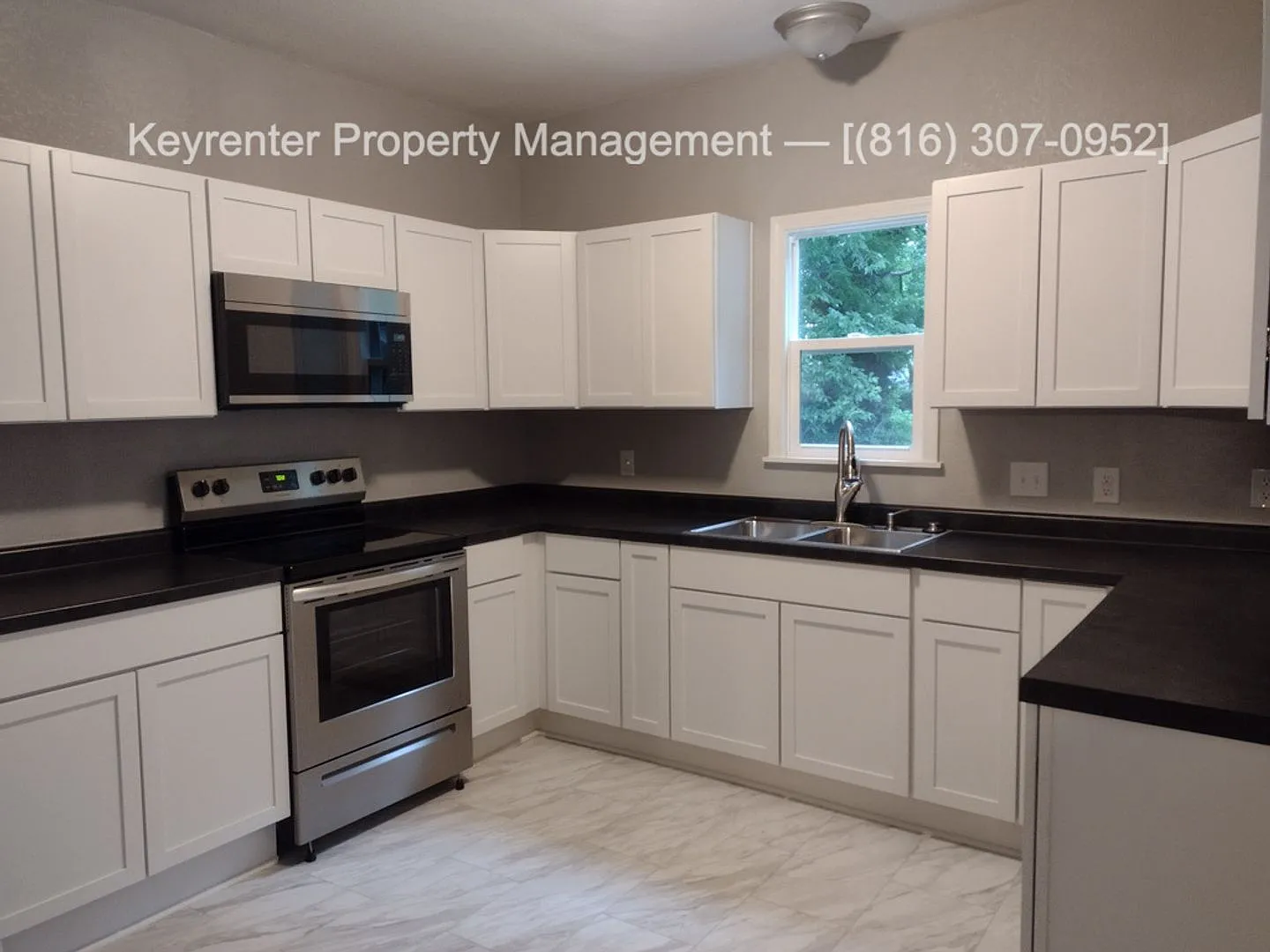 Spacious 4-Bedroom, 2-Bath Home in Independence — Photo 2