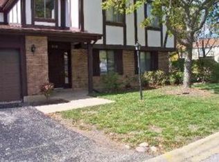 325 Springlake Ln APT A, Aurora, IL 60504