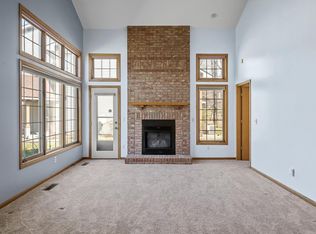 1904 Beebe Rd, Saint Paul, MN 55109