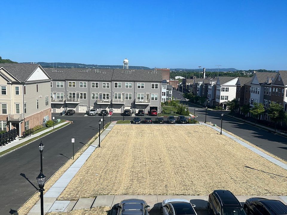 1st image of 7 Arnold Dr