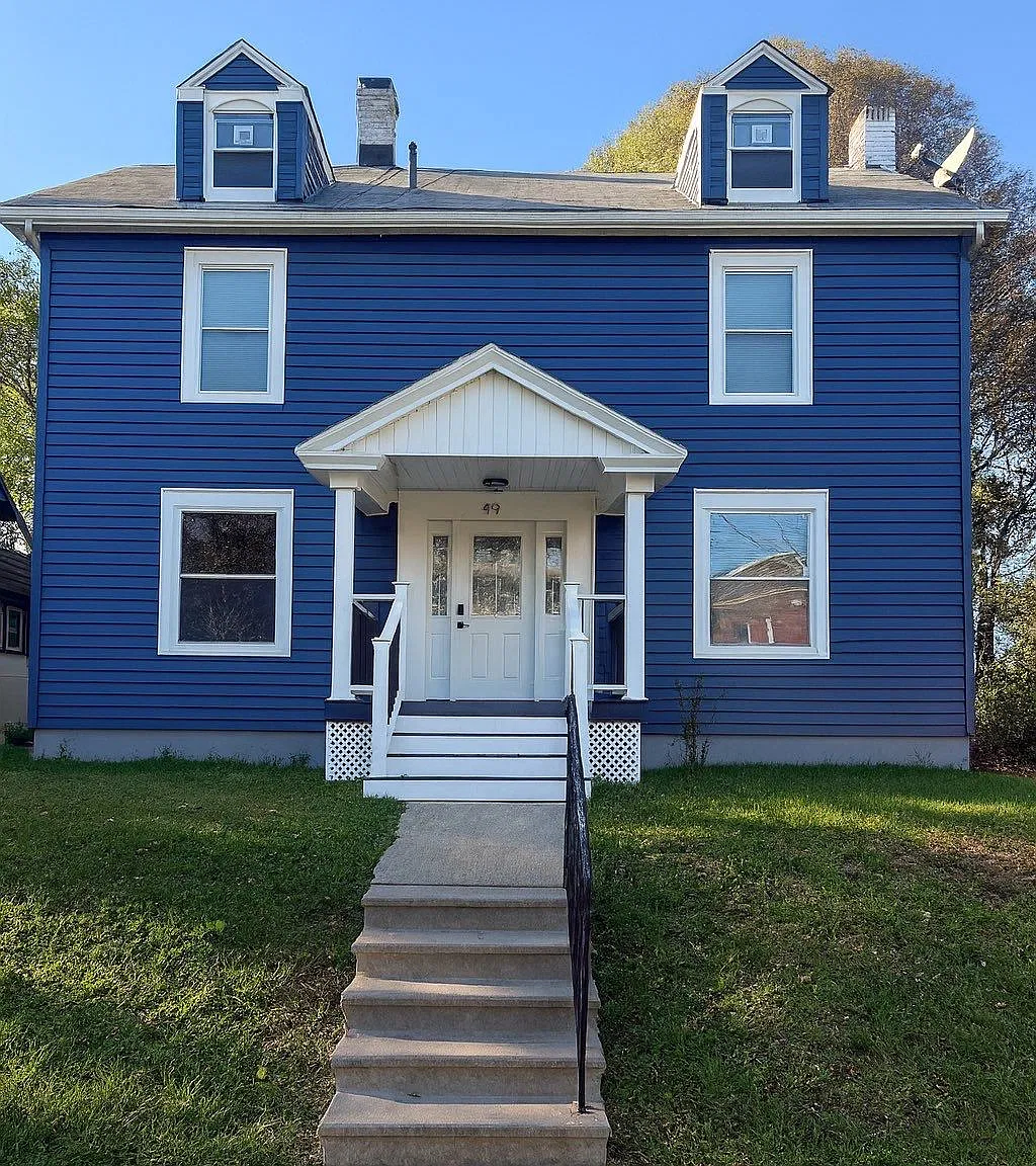 49 Orton Ave — Photo 1
