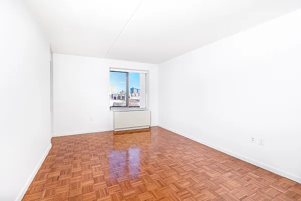 Sold by R New York | media 9