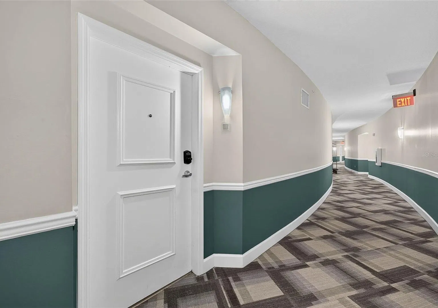 Condo with views of Lake Eola — Photo 3