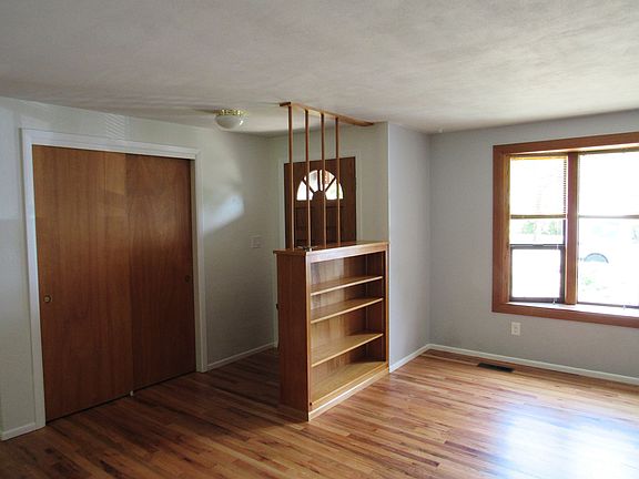 Foyer/living room (May 2019)