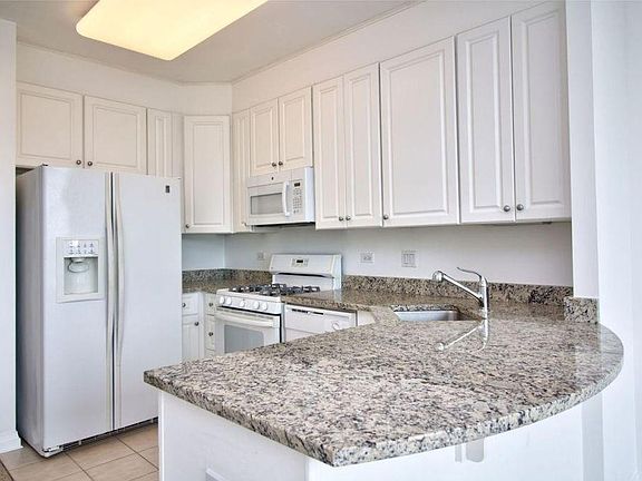 4th image of 33 W Ontario St APT 53C