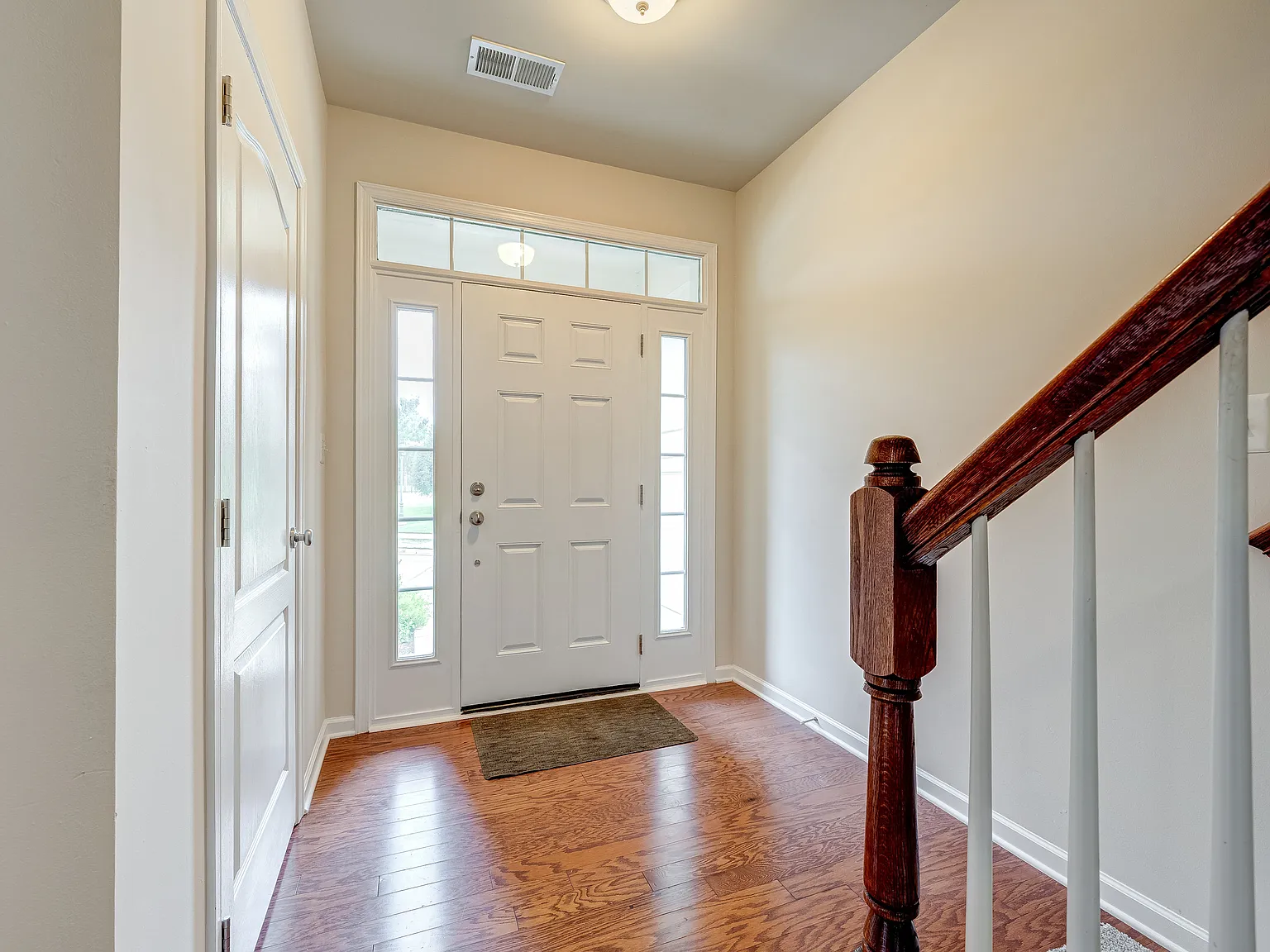 4 bed, 2880 sqft, $3,849 — Photo 2