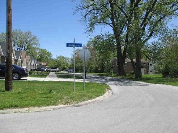 Exterior Neighborhood (street photo)