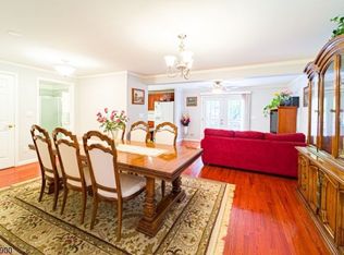 861 Salem Rd, Union, NJ 07083