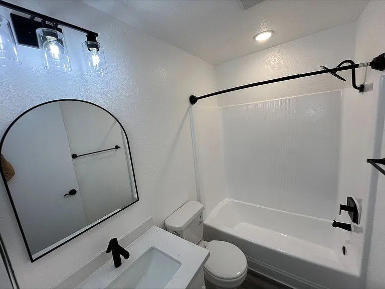 245 South Serrano Ave — Photo 27