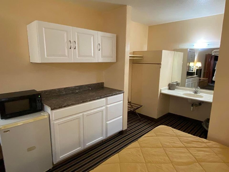 1st image of 401 N East Ave #22