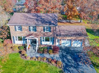 1313 Viewmont Dr, Niskayuna, NY 12309