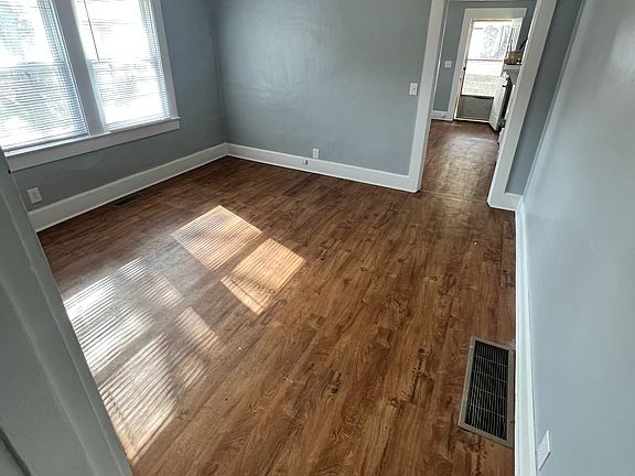 4th image of 755-753 Holmes St
