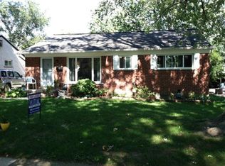 23936 Colchester Dr, Farmington, MI 48336
