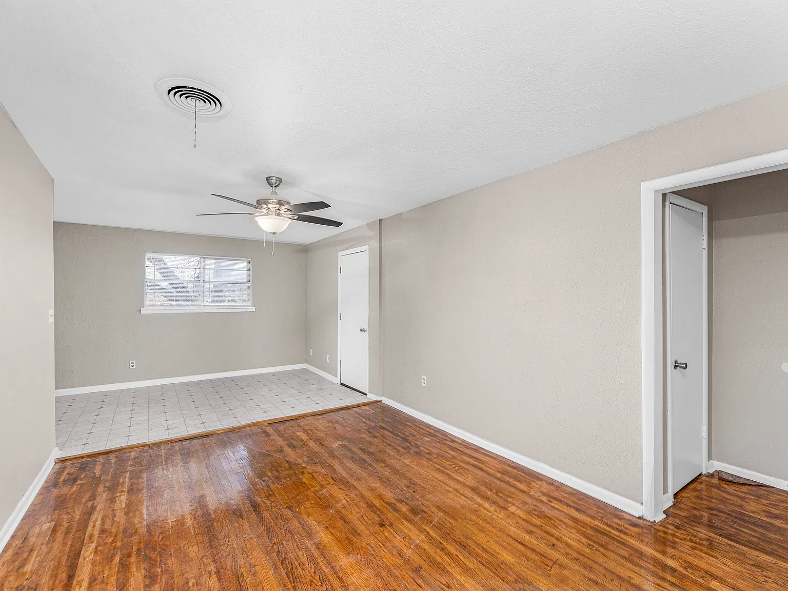 3 bed, 1000 sqft, $1,095 — Photo 4