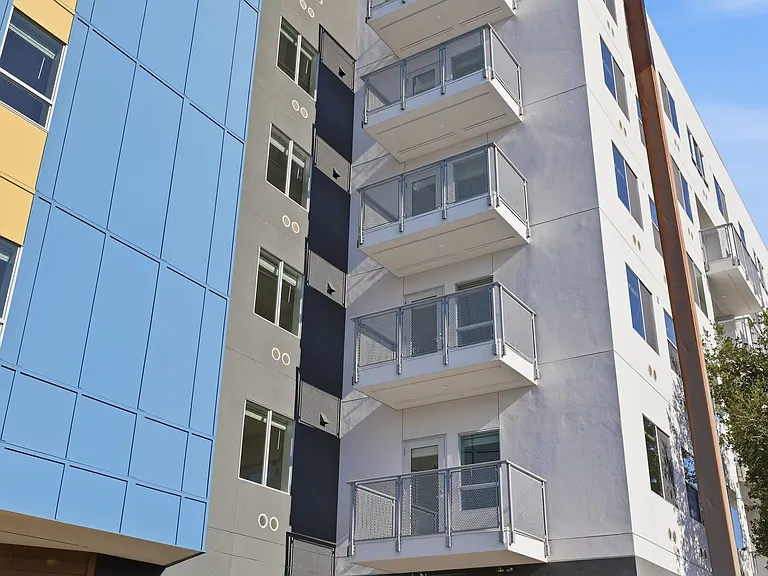 Dry Creek Crossing Apartments — Photo 36