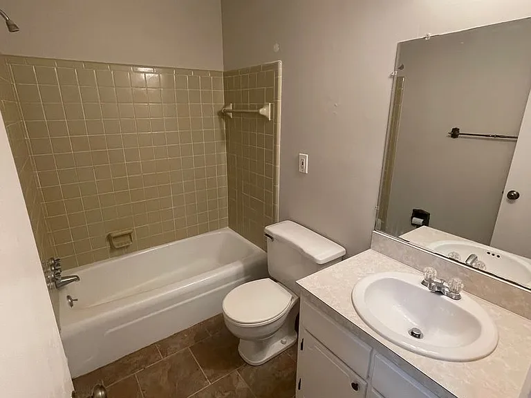 2902 Highbrook Ct — Photo 12