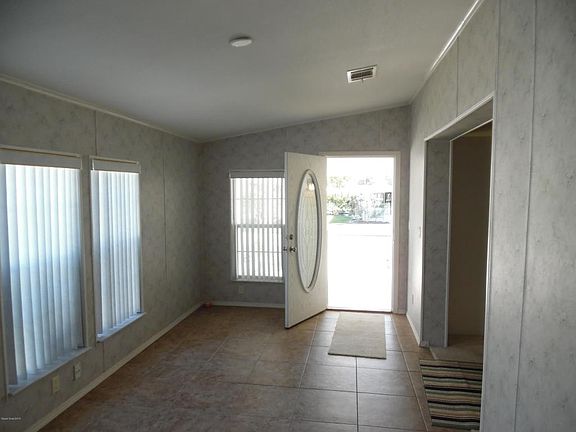 4th image of 822 Oleander Cir