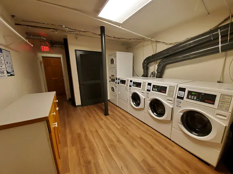 Maple Place Apartments — Photo 9