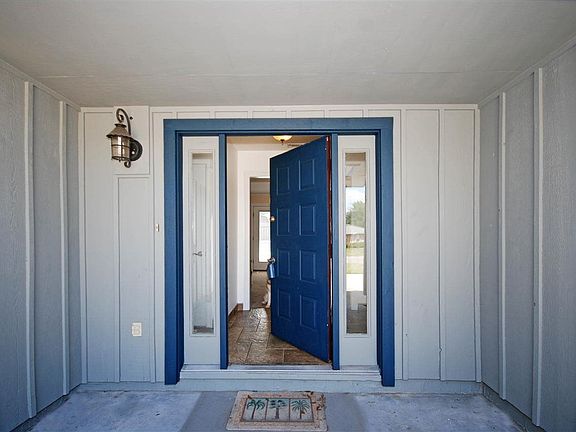 4th image of 914 Deedra Ave