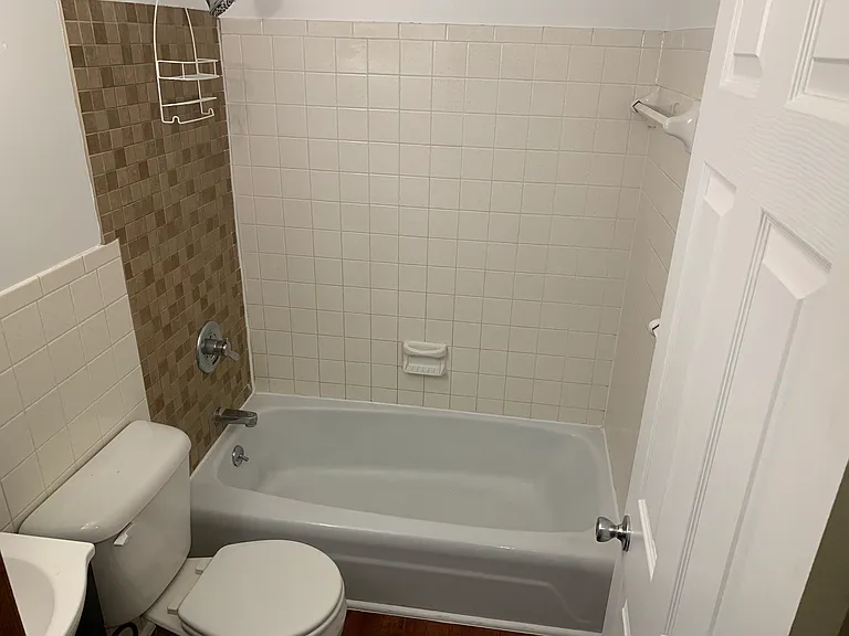 Bathroom Tub/Shower