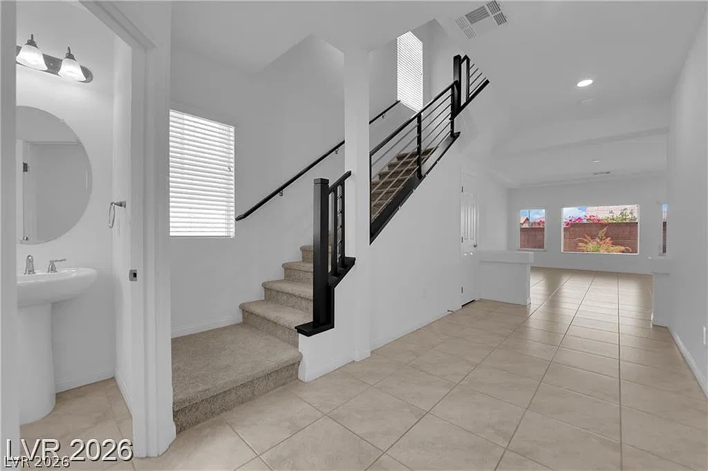 4 bed, 3.5 bath, 2643 sqft, $2,800 — Photo 2