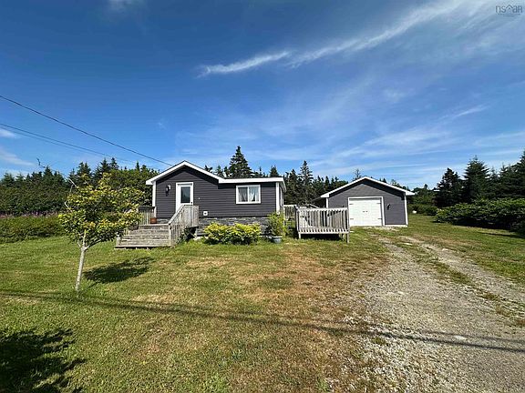 2nd image of 1789 Comeaus Hill Rd