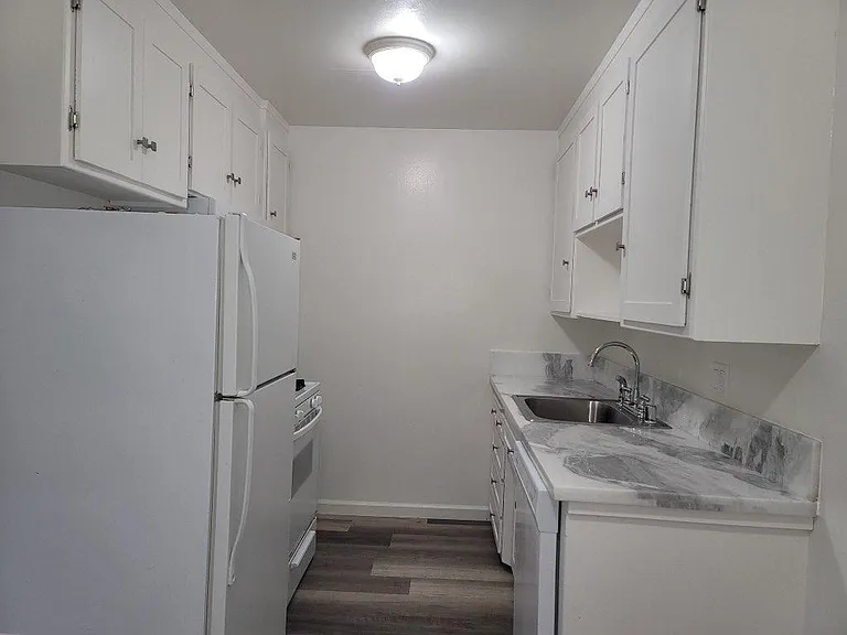 2405 F St — Photo 10