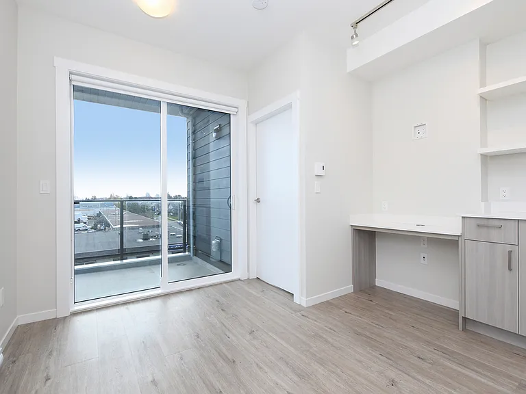 3381 Whittier Ave — Photo 6