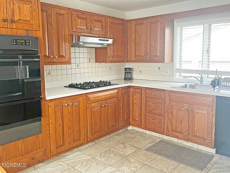 416 Salem Ave — Photo 6