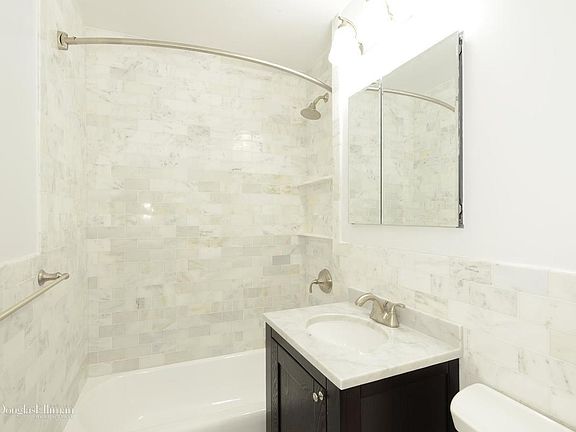 4th image of 5900 Arlington Ave APT 22T