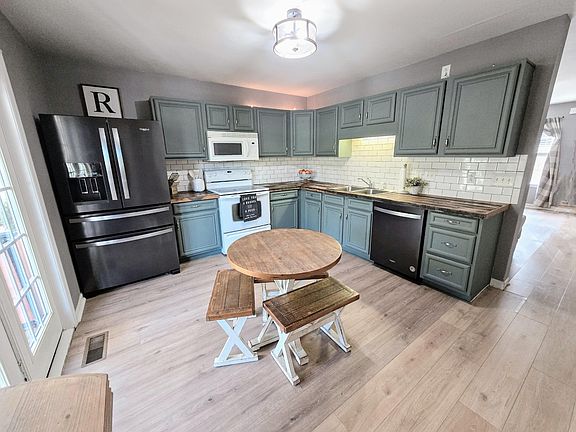 5th image of 2452 Executive Park NW