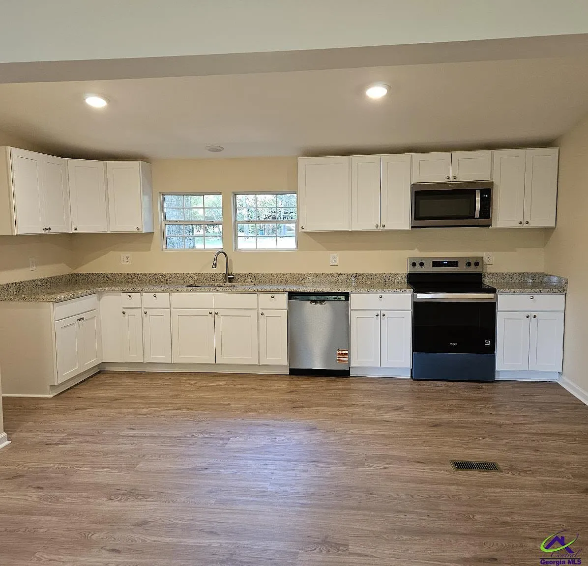 3 bed, 2.0 bath, 1782 sqft, $1,900 — Photo 3