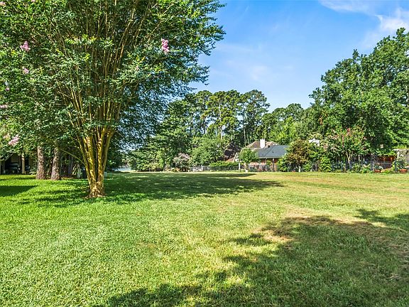 3rd image of 3019 Ramblewood Rd