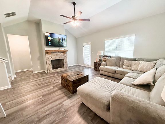 3rd image of 54 Forsyth Ln