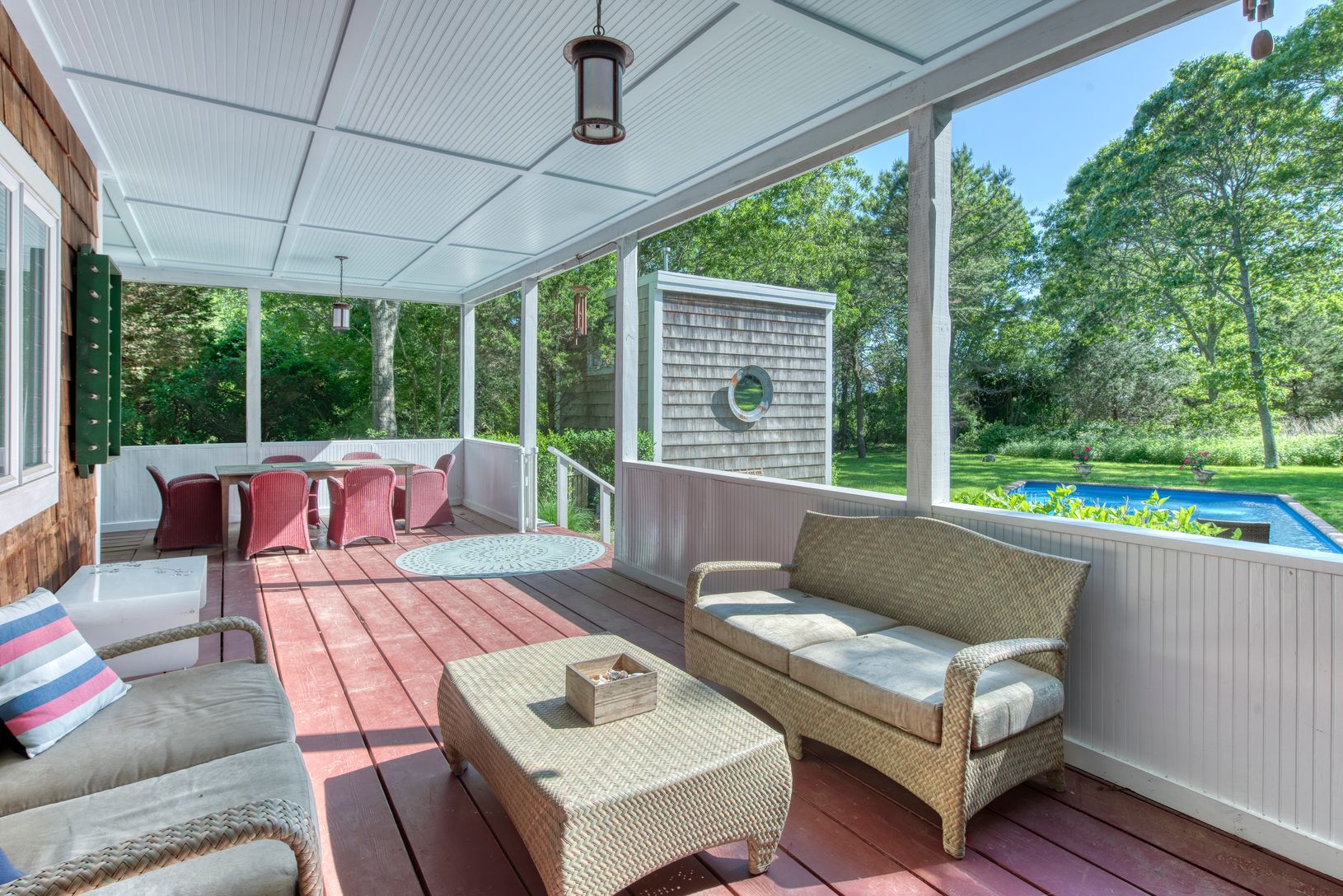  porch overlooking pool