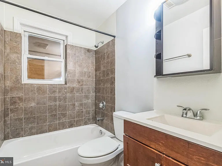 1608 W St SE — Photo 17