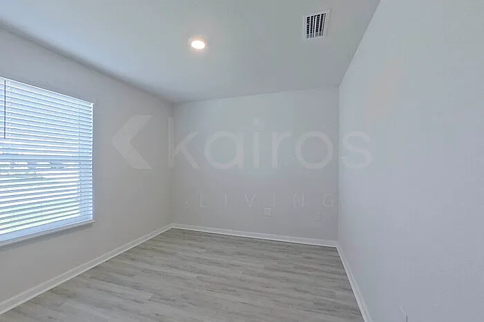 4746 Malay Cir — Photo 8