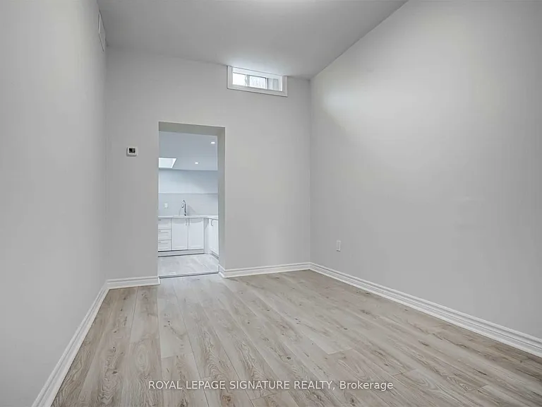604 A Queen St W — Photo 12