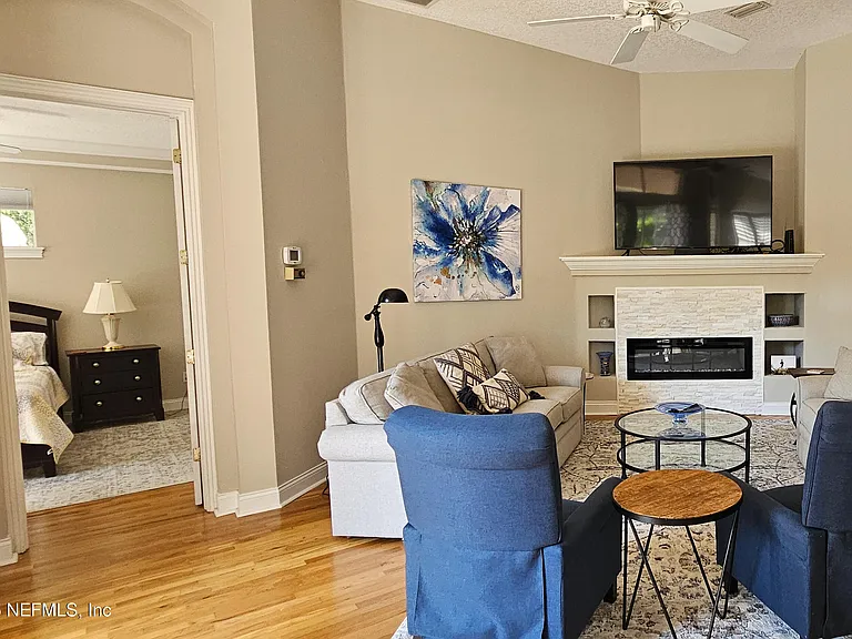 212 Island Green Dr — Photo 13