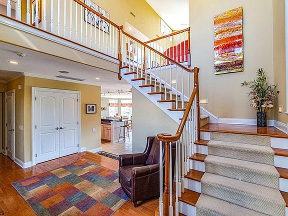 4th image of 2013 Glenwood Dr