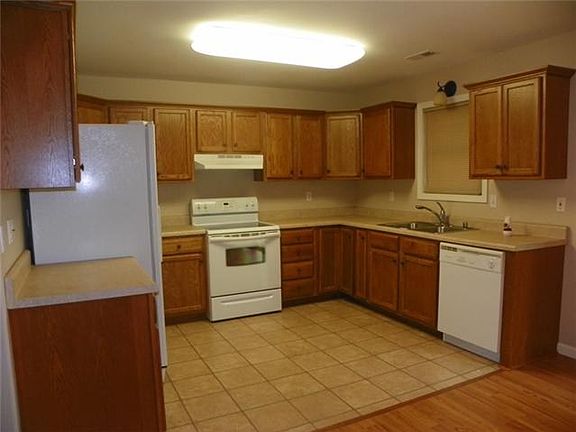3rd image of 270 Briarfield Ln