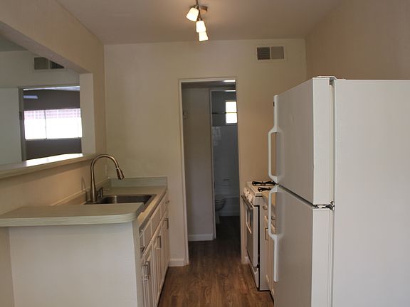 2nd image of 530 E Mariposa St #00