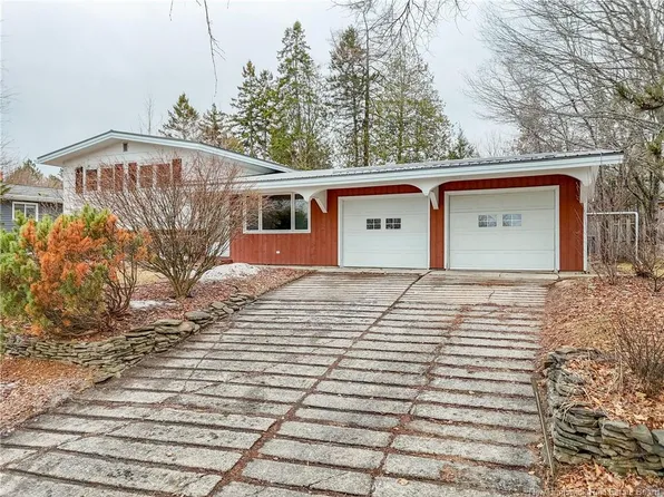 278 Massey St, Fredericton, NB E3B 2Z6