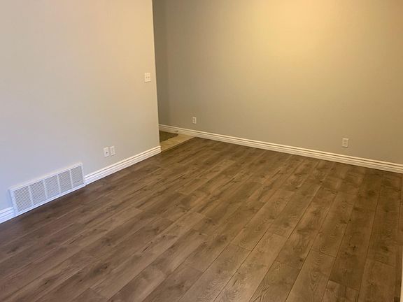 4th image of 2049 N Belmont Dr