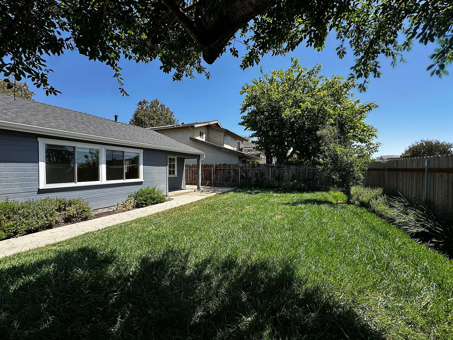 8 bed, 2182 sqft, $19,600 — Photo 4