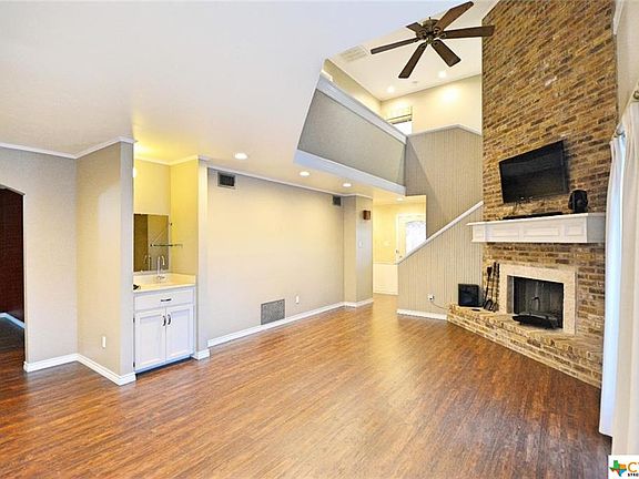 3rd image of 726 Summerwood Dr