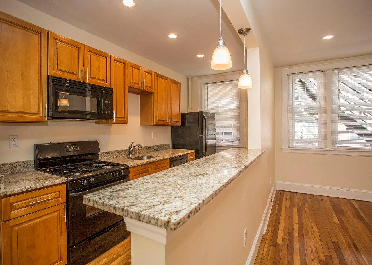 1 bed, 410 sqft, $2,300 — Photo 2