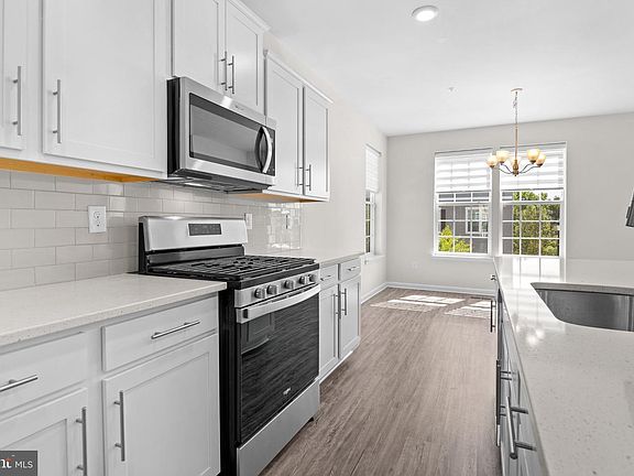 2nd image of 7771 Venice Ln